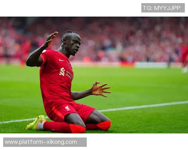 18岁恩迪亚耶因马内激励梦想穿上红军战袍与利物浦签约照片曝光